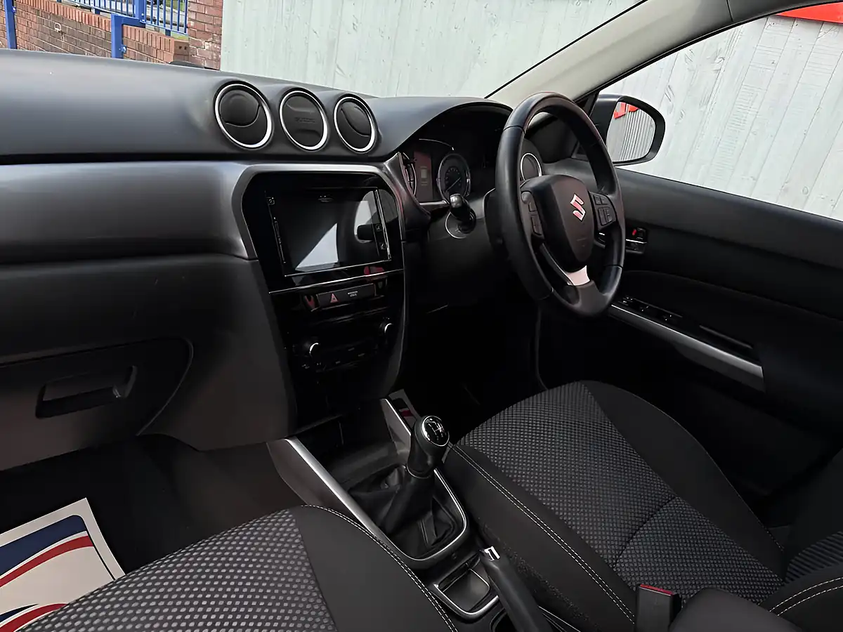 Used 2019 Suzuki Vitara Sz-T White - Interior and Exterior details 15