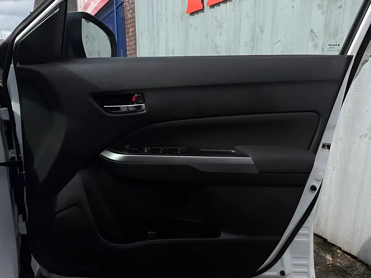 Used 2019 Suzuki Vitara Sz-T White - Interior and Exterior details 18