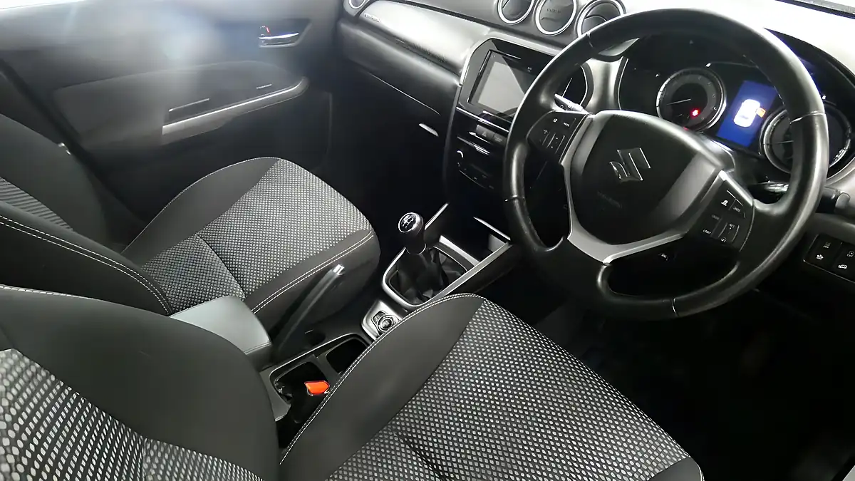 Used 2019 Suzuki Vitara Sz-T White - Interior and Exterior details 5