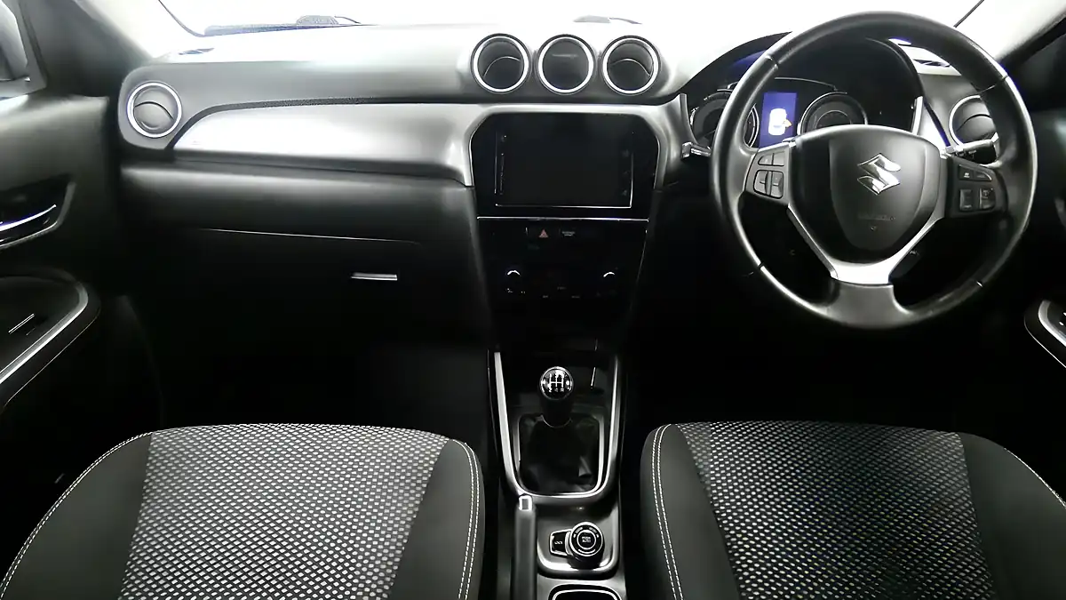 Used 2019 Suzuki Vitara Sz-T White - Interior and Exterior details 6
