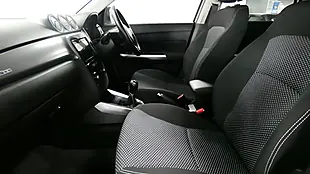 Used 2019 Suzuki Vitara Sz-T White - Interior and Exterior details 8