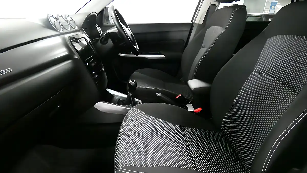 Used 2019 Suzuki Vitara Sz-T White - Interior and Exterior details 8
