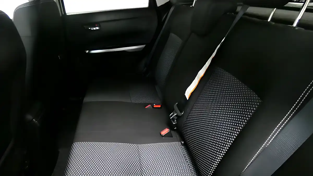 Used 2019 Suzuki Vitara Sz-T White - Interior and Exterior details 9