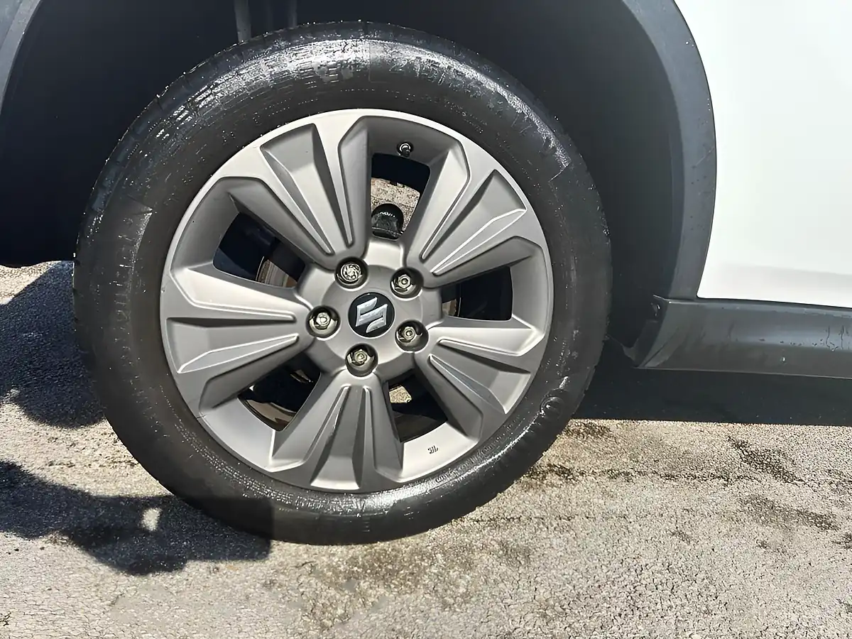 Used 2019 Suzuki Vitara Sz-T White - Interior and Exterior details 15