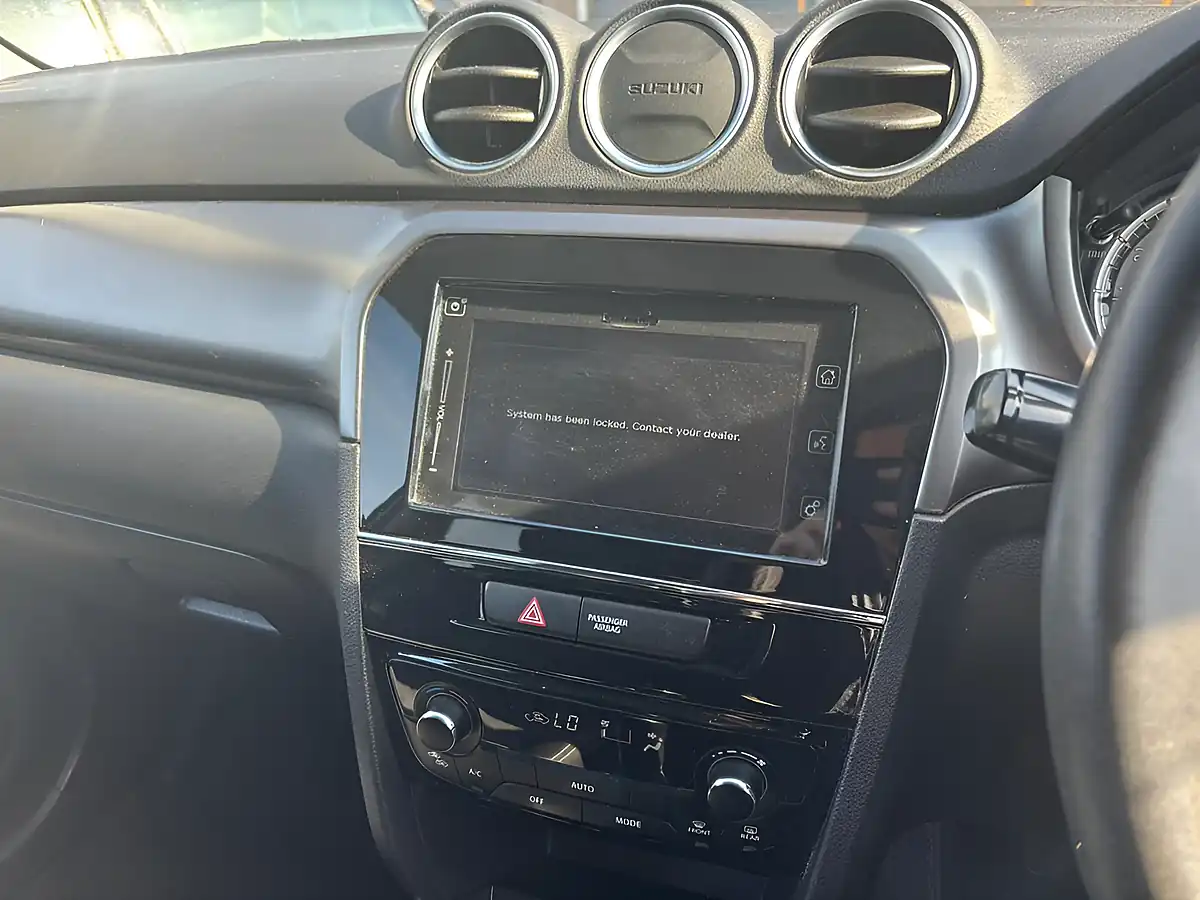 Used 2019 Suzuki Vitara Sz-T White - Interior and Exterior details 19
