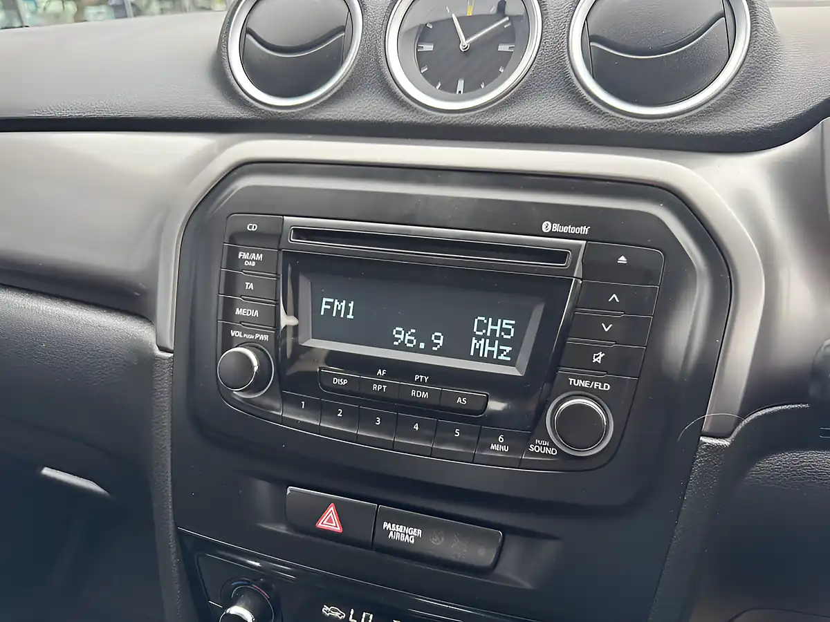 Used 2019 Suzuki Vitara SZ4 Silver - Interior and Exterior details 14