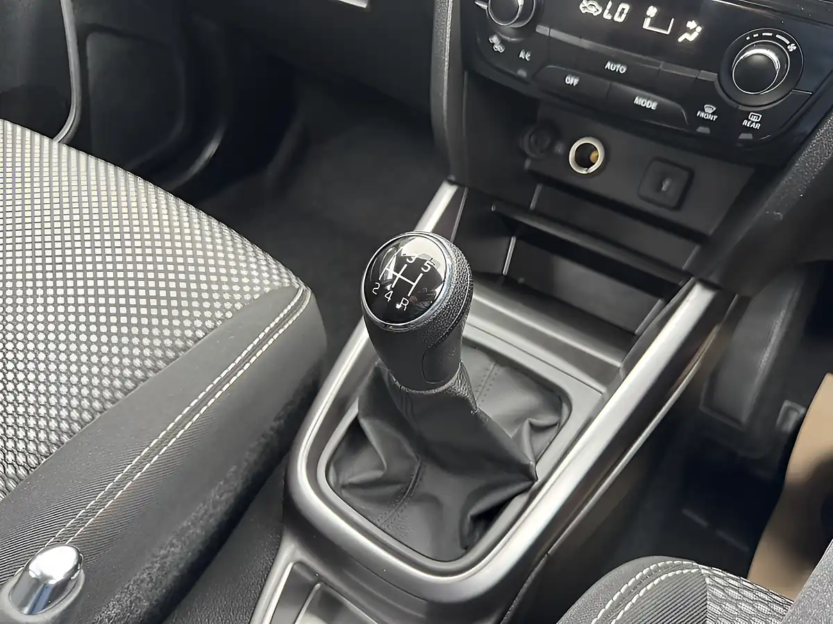 Used 2019 Suzuki Vitara SZ4 Silver - Interior and Exterior details 16