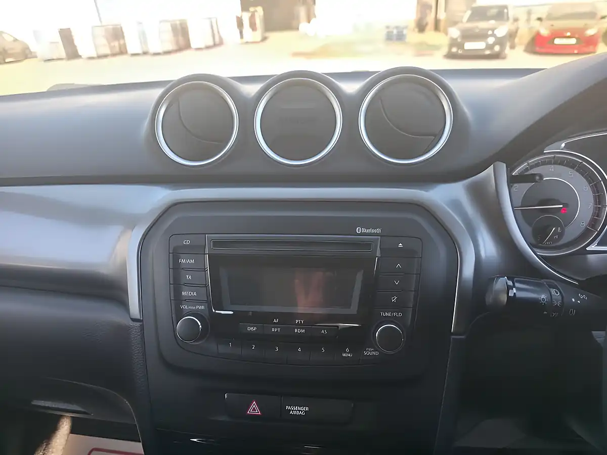 Used 2019 Suzuki Vitara SZ4 White - Interior and Exterior details 12