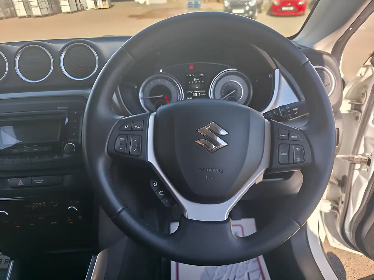 Used 2019 Suzuki Vitara SZ4 White - Interior and Exterior details 6