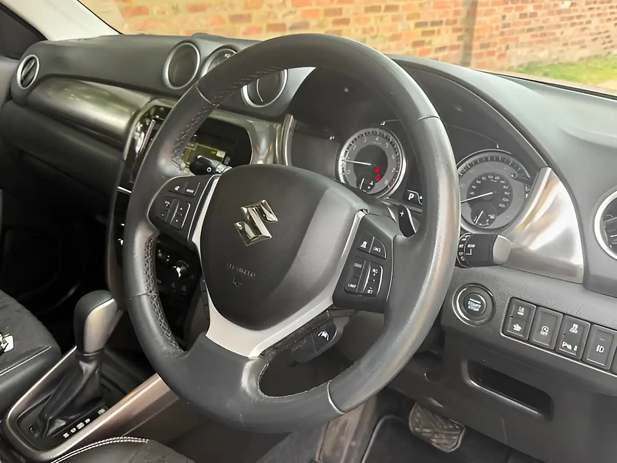 Used 2019 Suzuki Vitara SZ5 Silver - Interior and Exterior details 7