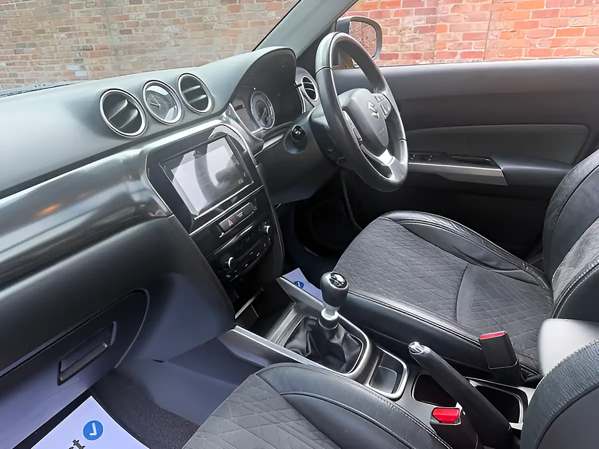 Used 2019 Suzuki Vitara SZ5 Yellow - Interior and Exterior details 15