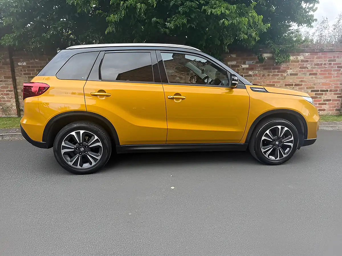 Used 2019 Suzuki Vitara SZ5 Yellow - Interior and Exterior details 7