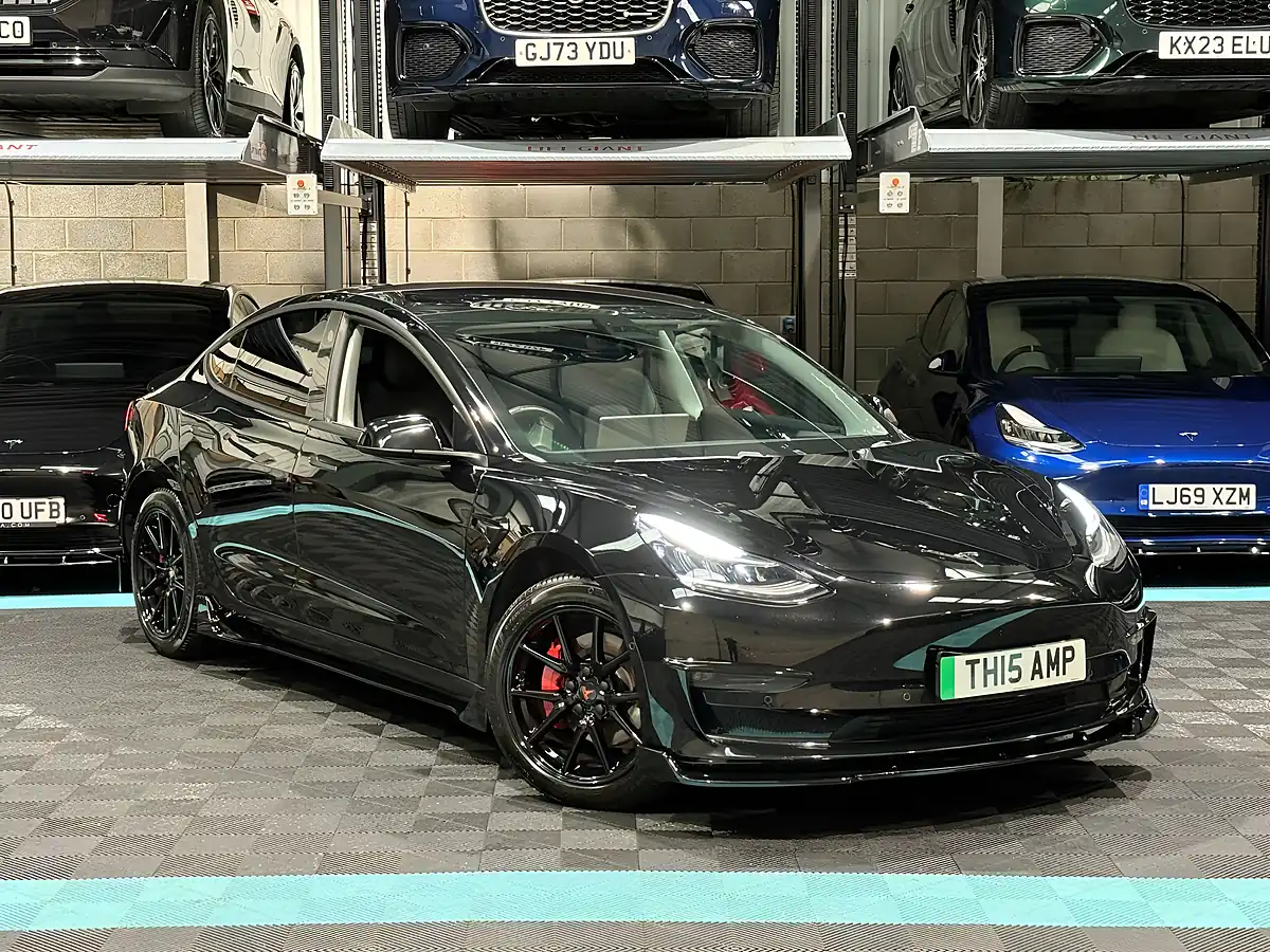 Used 2019 Tesla Model 3 Long Range Black - Front View