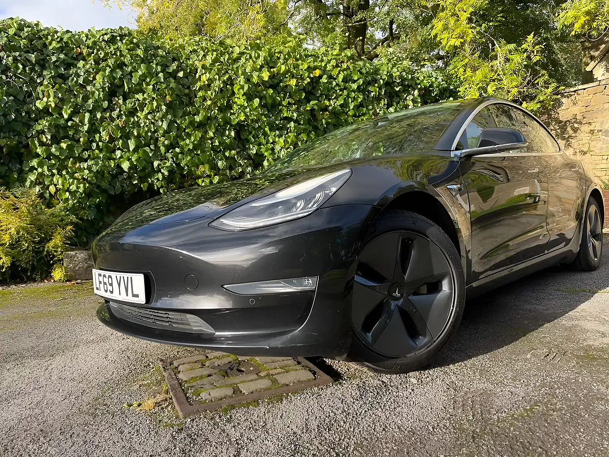 Used 2019 Tesla Model 3 Long Range Black - Interior and Exterior details 16