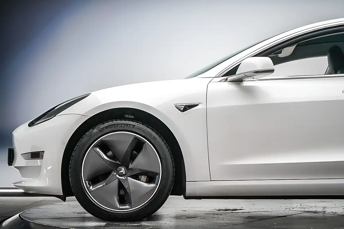 Used 2019 Tesla Model 3 Long Range White - Interior and Exterior details 11