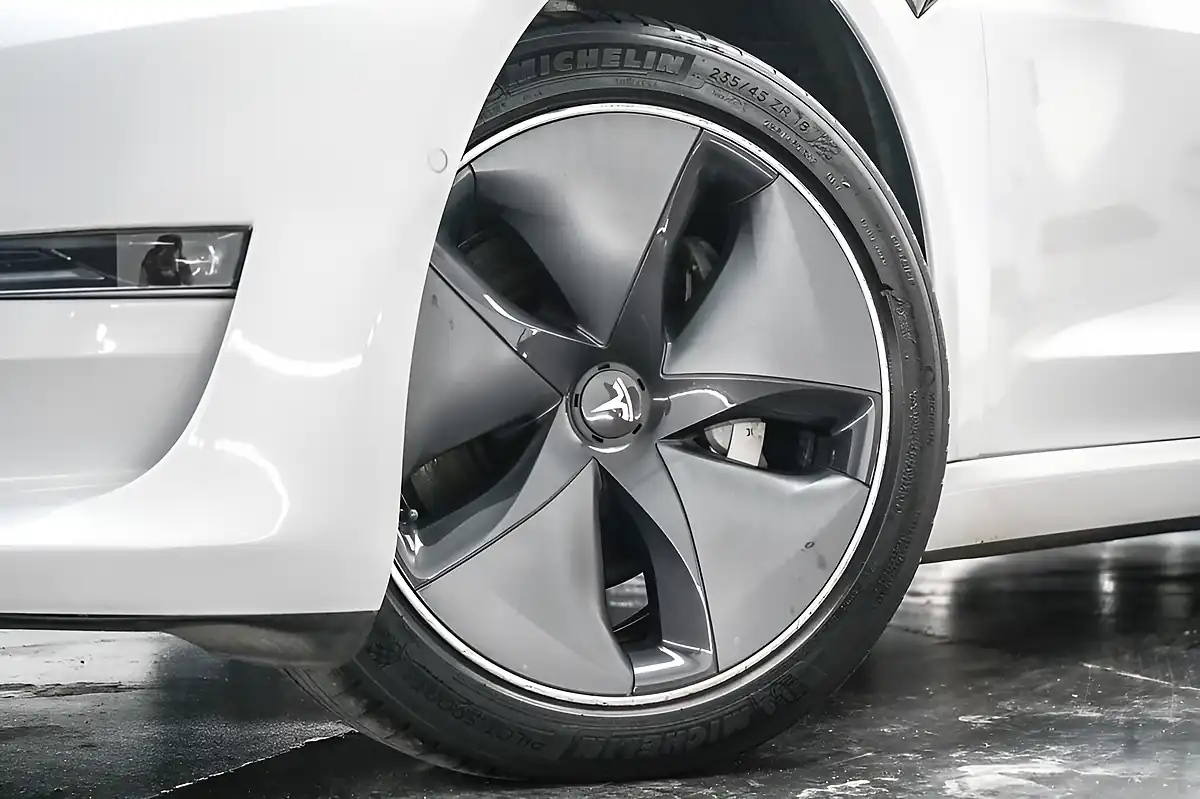 Used 2019 Tesla Model 3 Long Range White - Interior and Exterior details 2
