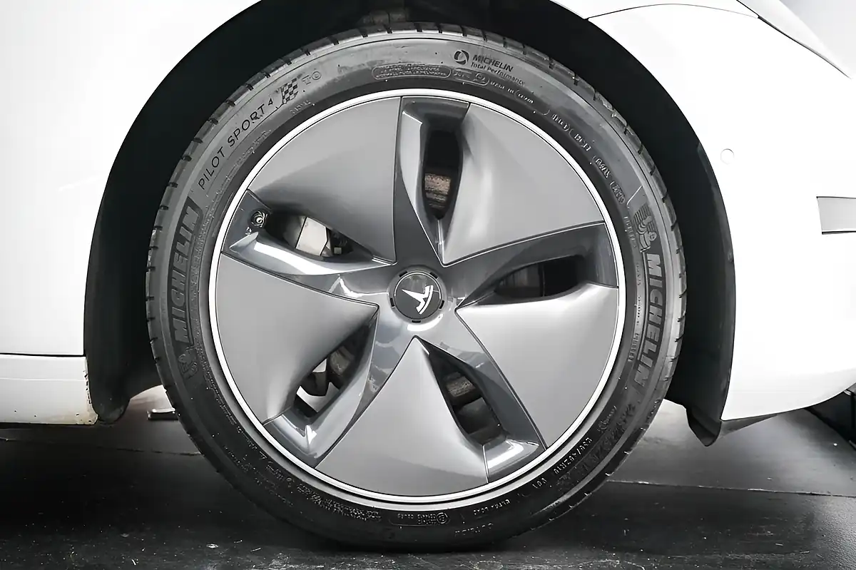 Used 2019 Tesla Model 3 Long Range White - Interior and Exterior details 20
