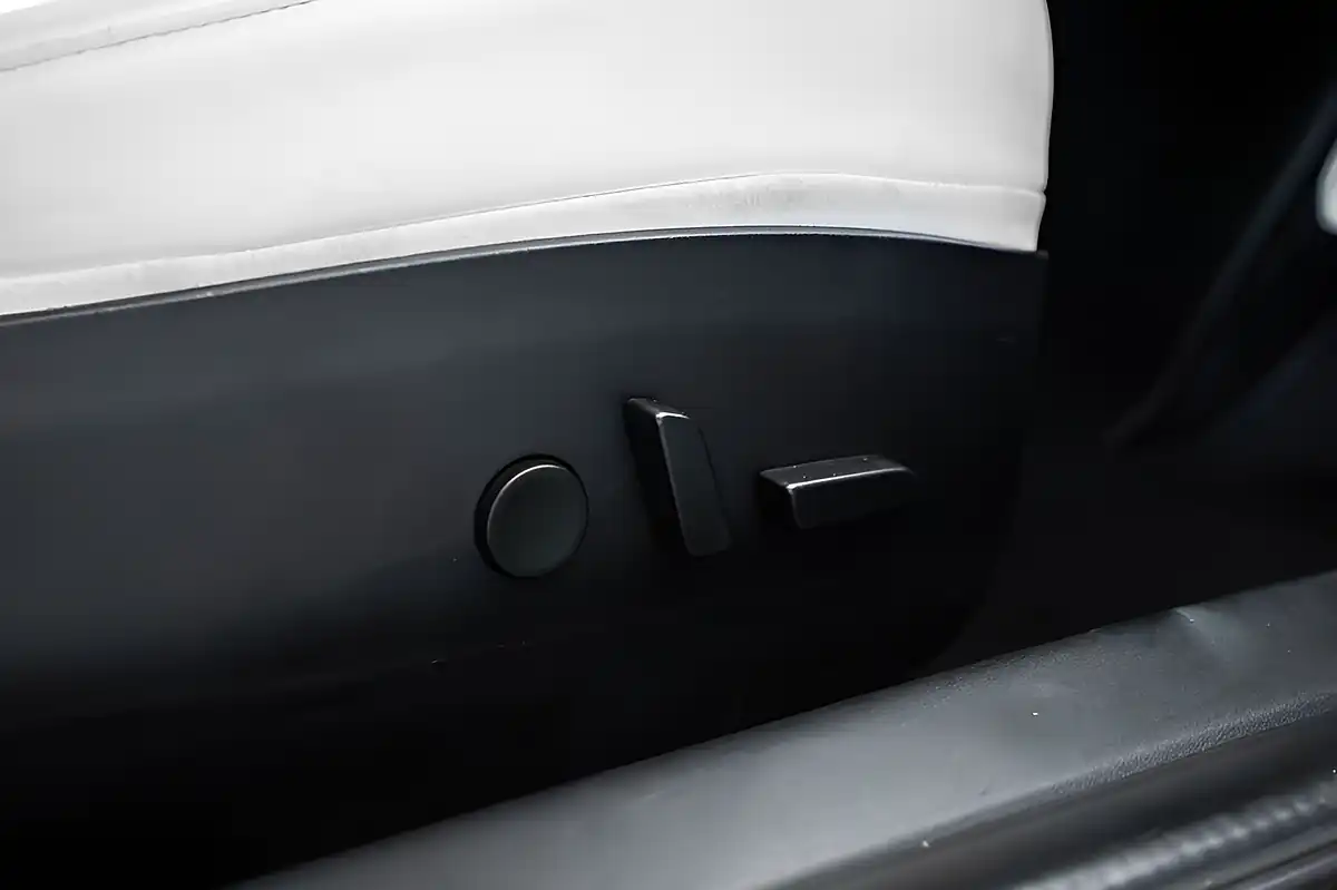 Used 2019 Tesla Model 3 Performance Blue - Interior and Exterior details 10