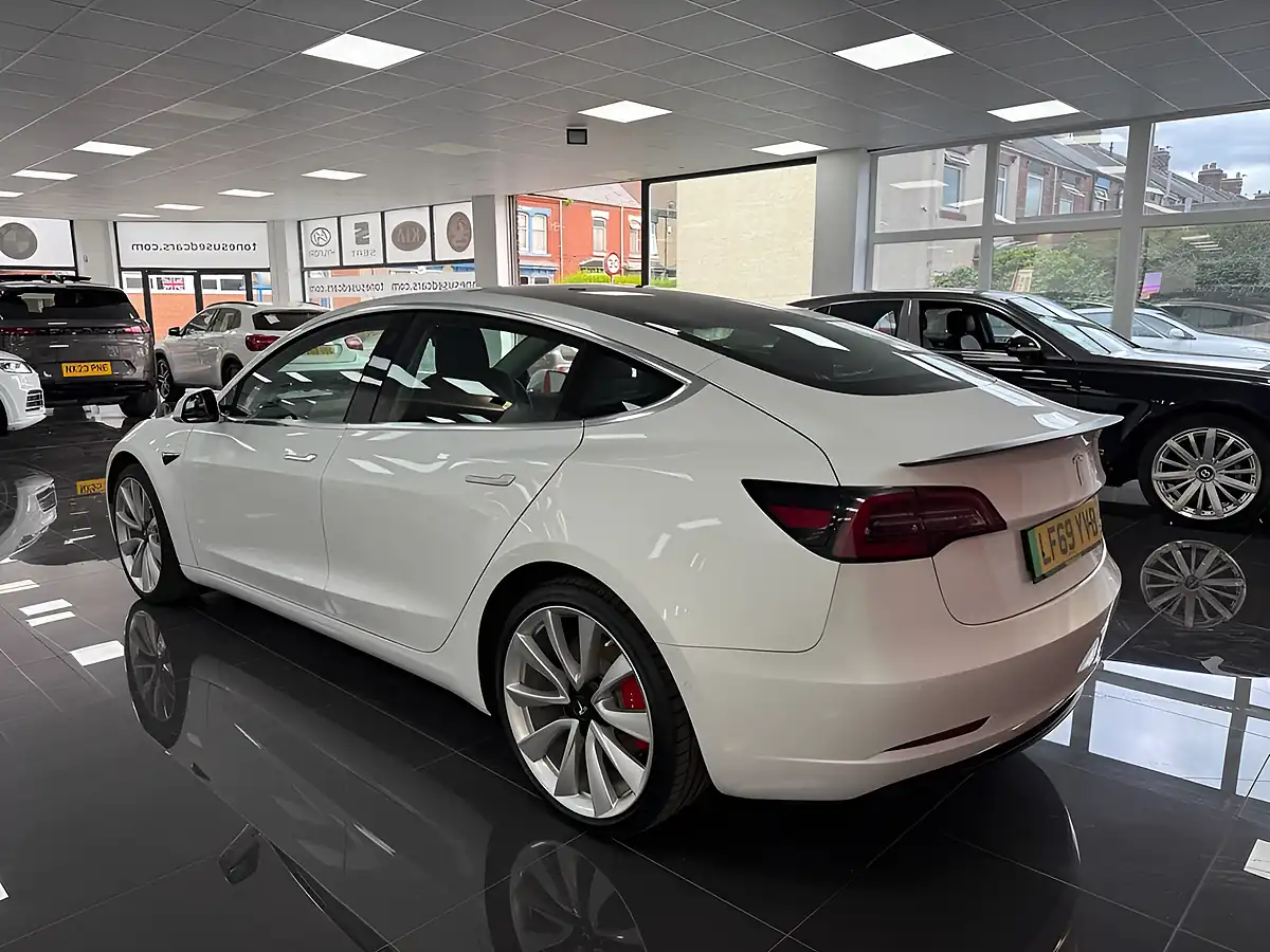 Used 2019 Tesla Model 3 Performance White - Interior and Exterior details 12