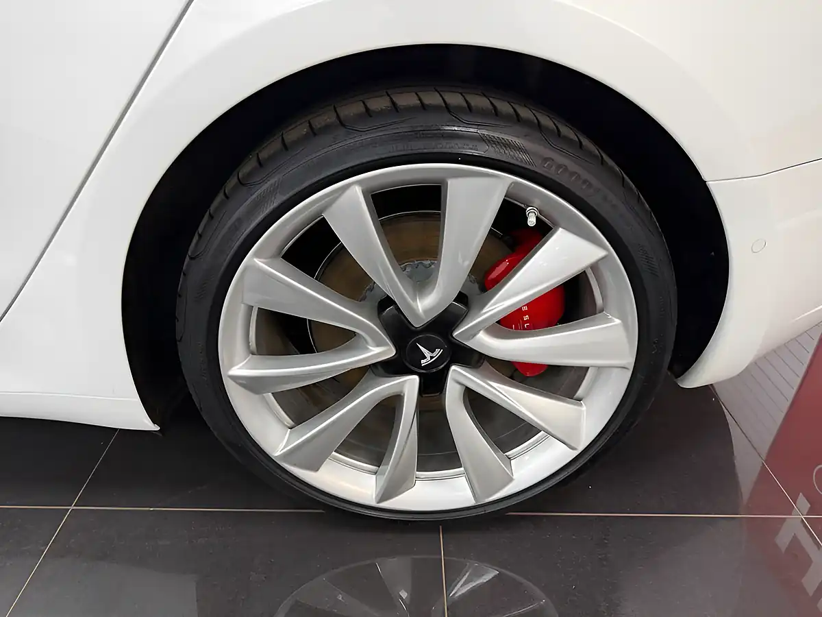 Used 2019 Tesla Model 3 Performance White - Interior and Exterior details 13