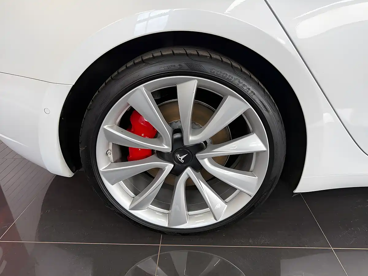 Used 2019 Tesla Model 3 Performance White - Interior and Exterior details 3