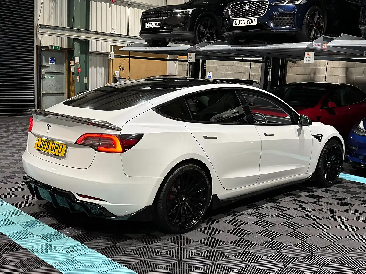 Used 2019 Tesla Model 3 Performance White - Interior and Exterior details 9