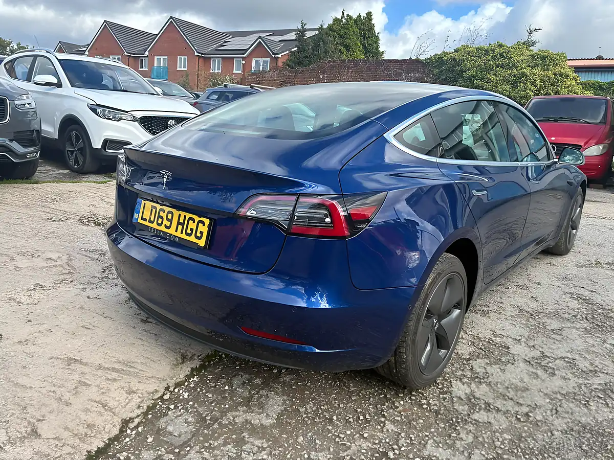 Used 2019 Tesla Model 3 Standard Range Plus Blue - Interior and Exterior details 6