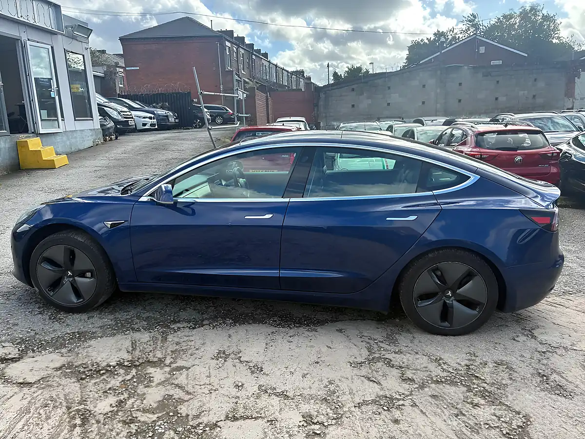 Used 2019 Tesla Model 3 Standard Range Plus Blue - Interior and Exterior details 7