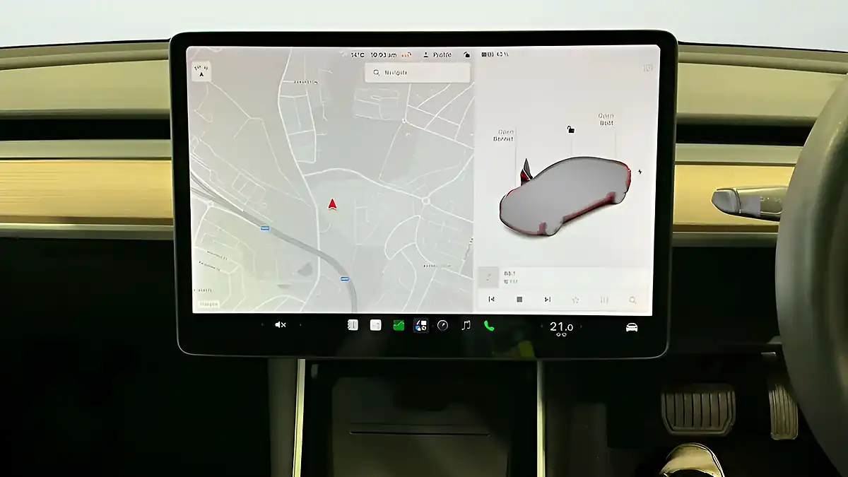 Used 2019 Tesla Model 3 Standard Range Plus Red - Interior and Exterior details 11