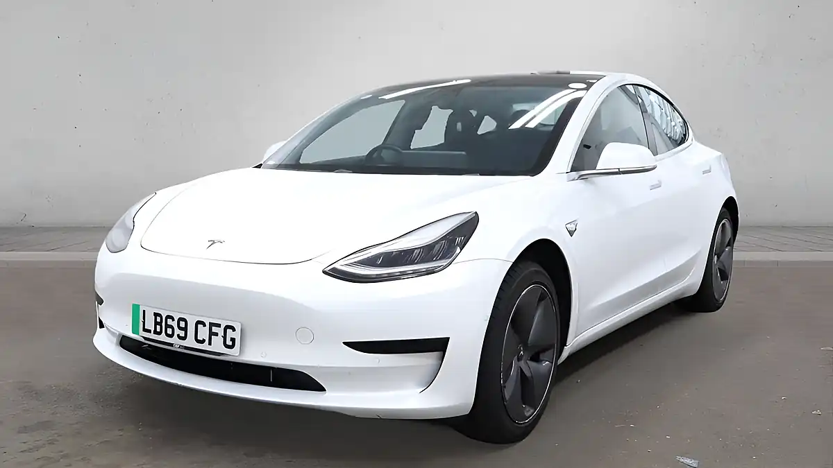 Used 2019 Tesla Model 3 Standard Range Plus White - Interior and Exterior details 4