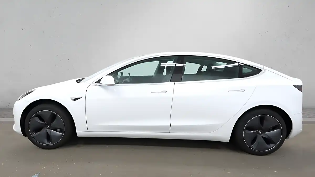 Used 2019 Tesla Model 3 Standard Range Plus White - Interior and Exterior details 6