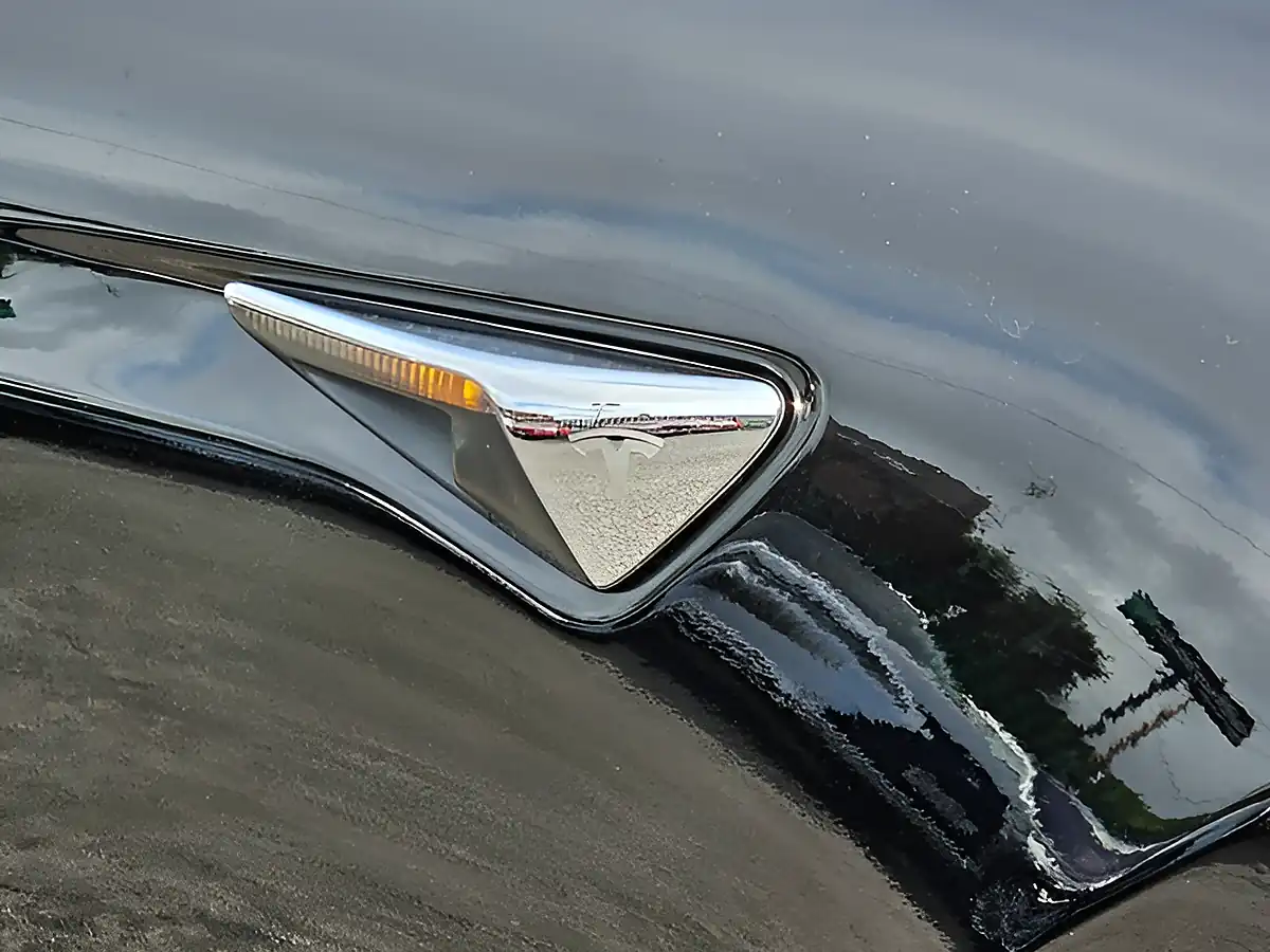 Used 2019 Tesla Model S Long Range Black - Interior and Exterior details 12