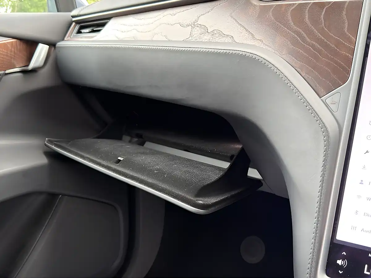 Used 2019 Tesla Model X 100D Grey - Interior and Exterior details 17