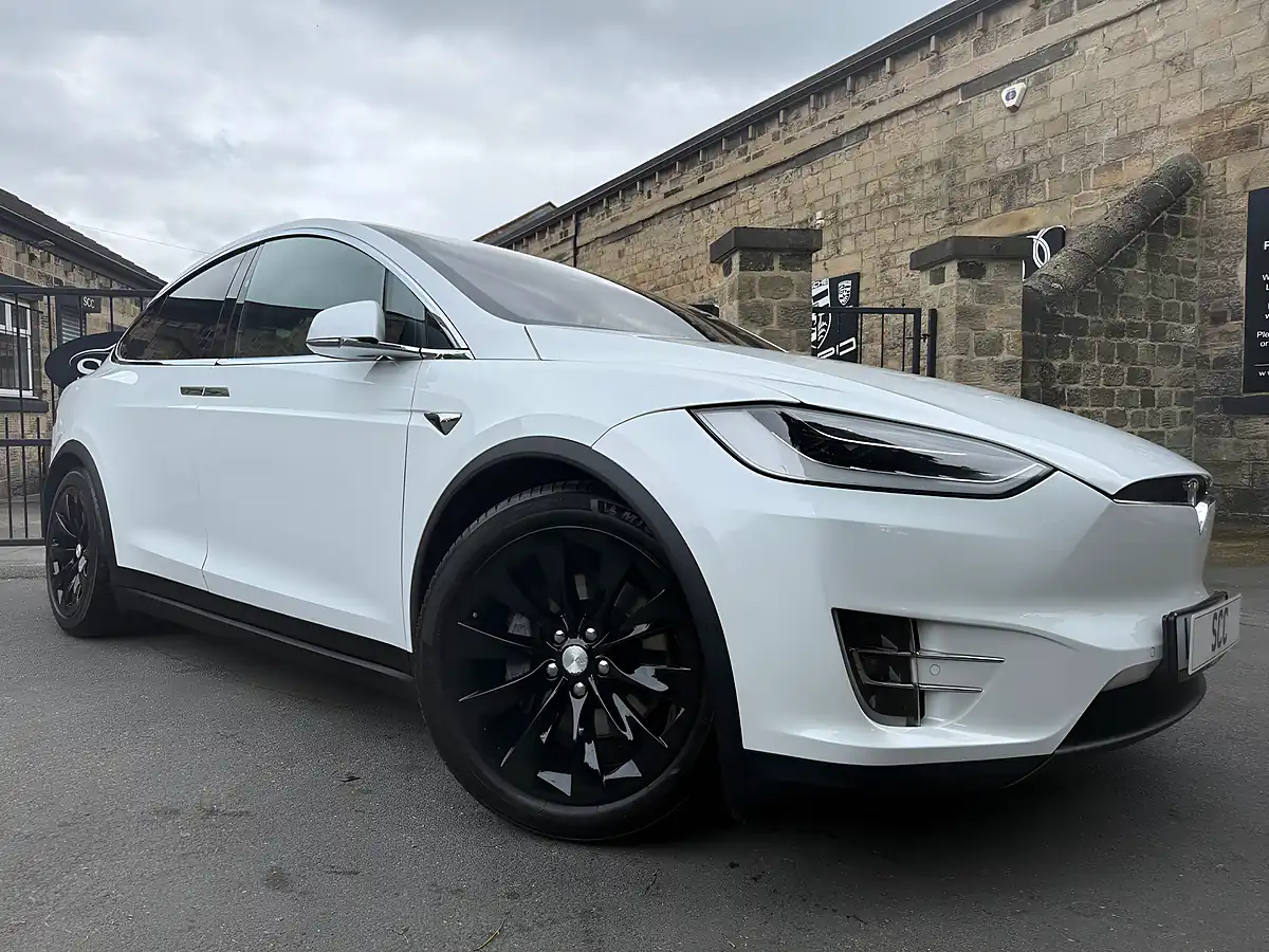 Used 2019 Tesla Model X 75D Pearl White - Interior and Exterior details 12
