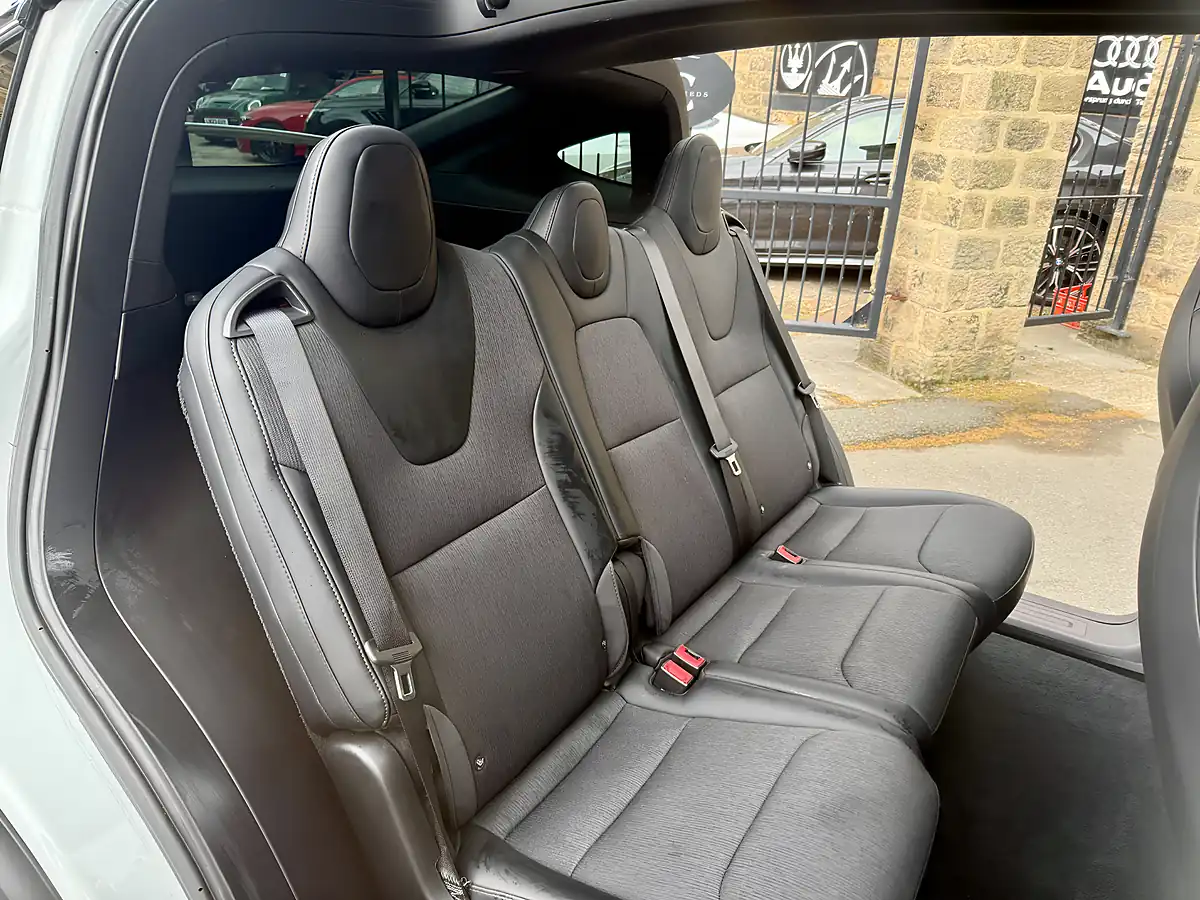 Used 2019 Tesla Model X 75D Pearl White - Interior and Exterior details 16