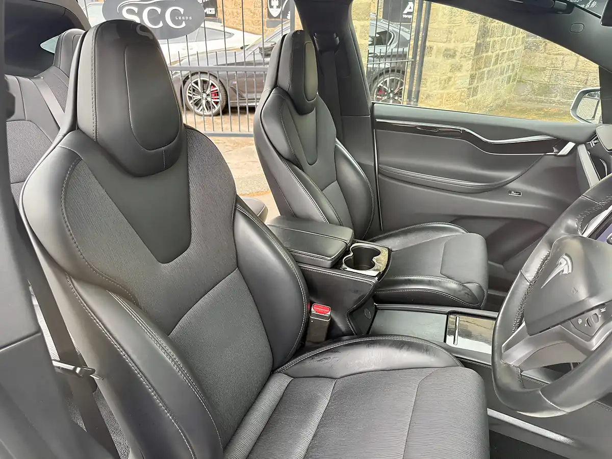 Used 2019 Tesla Model X 75D Pearl White - Interior and Exterior details 17