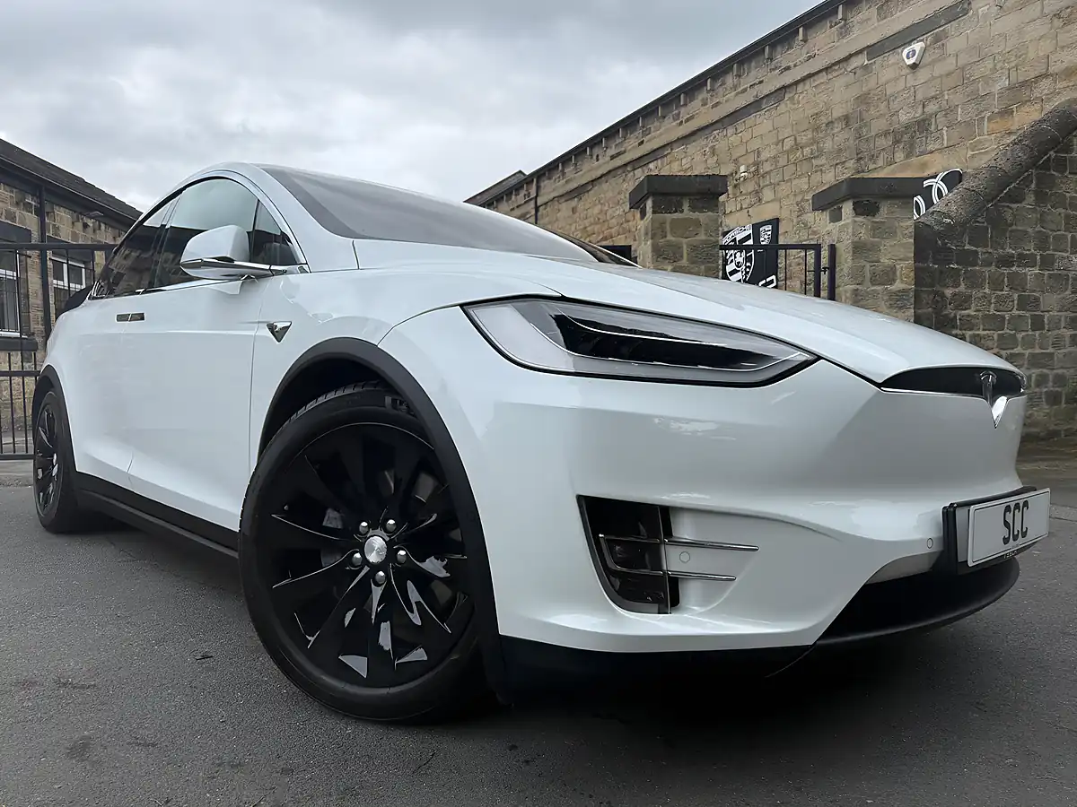 Used 2019 Tesla Model X 75D Pearl White - Interior and Exterior details 3