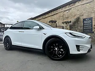Used 2019 Tesla Model X 75D Pearl White - Interior and Exterior details 4