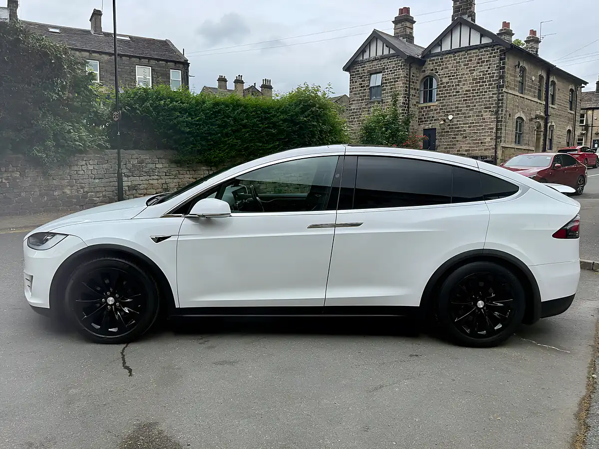 Used 2019 Tesla Model X 75D Pearl White - Interior and Exterior details 7