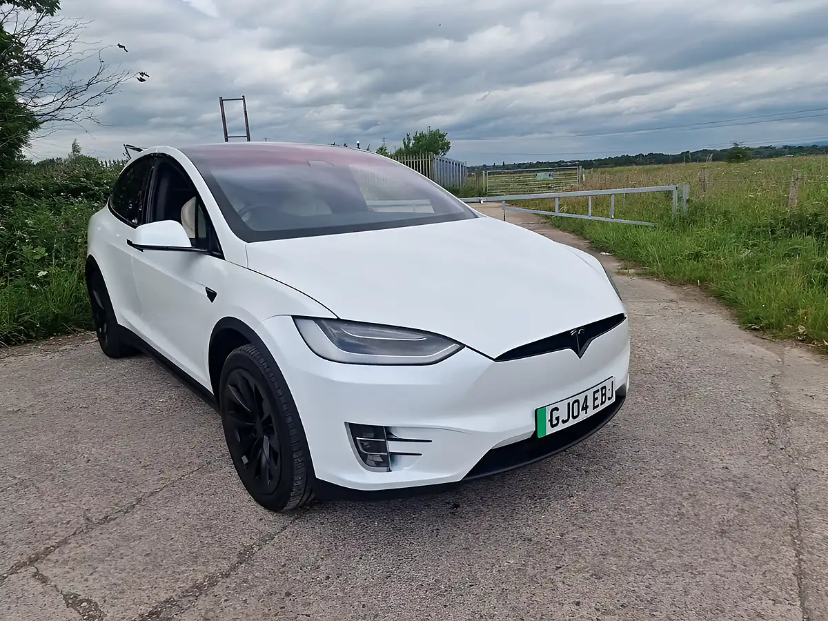Used 2019 Tesla Model X Long Range White - Front View