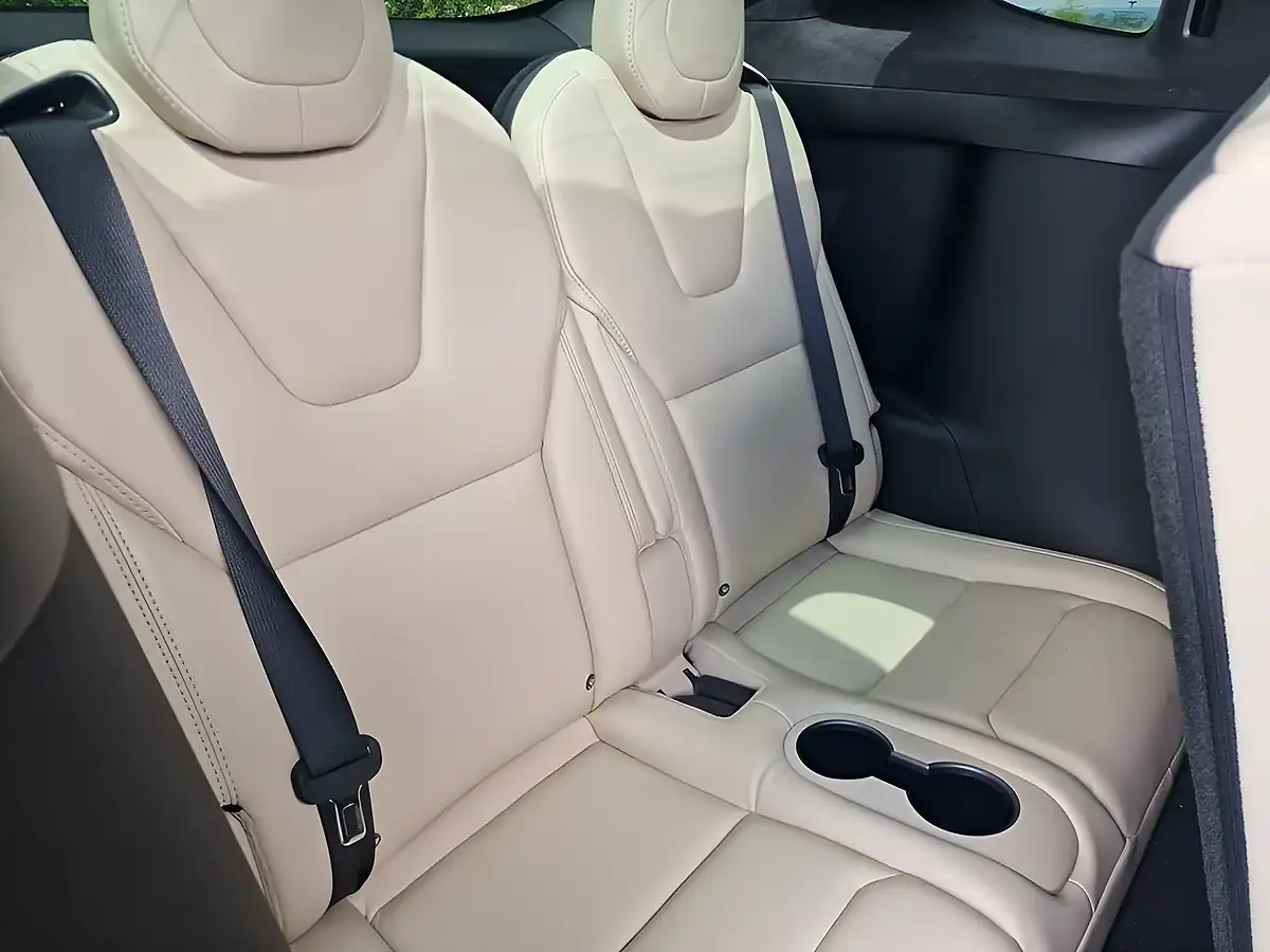Used 2019 Tesla Model X Long Range White - Interior and Exterior details 11