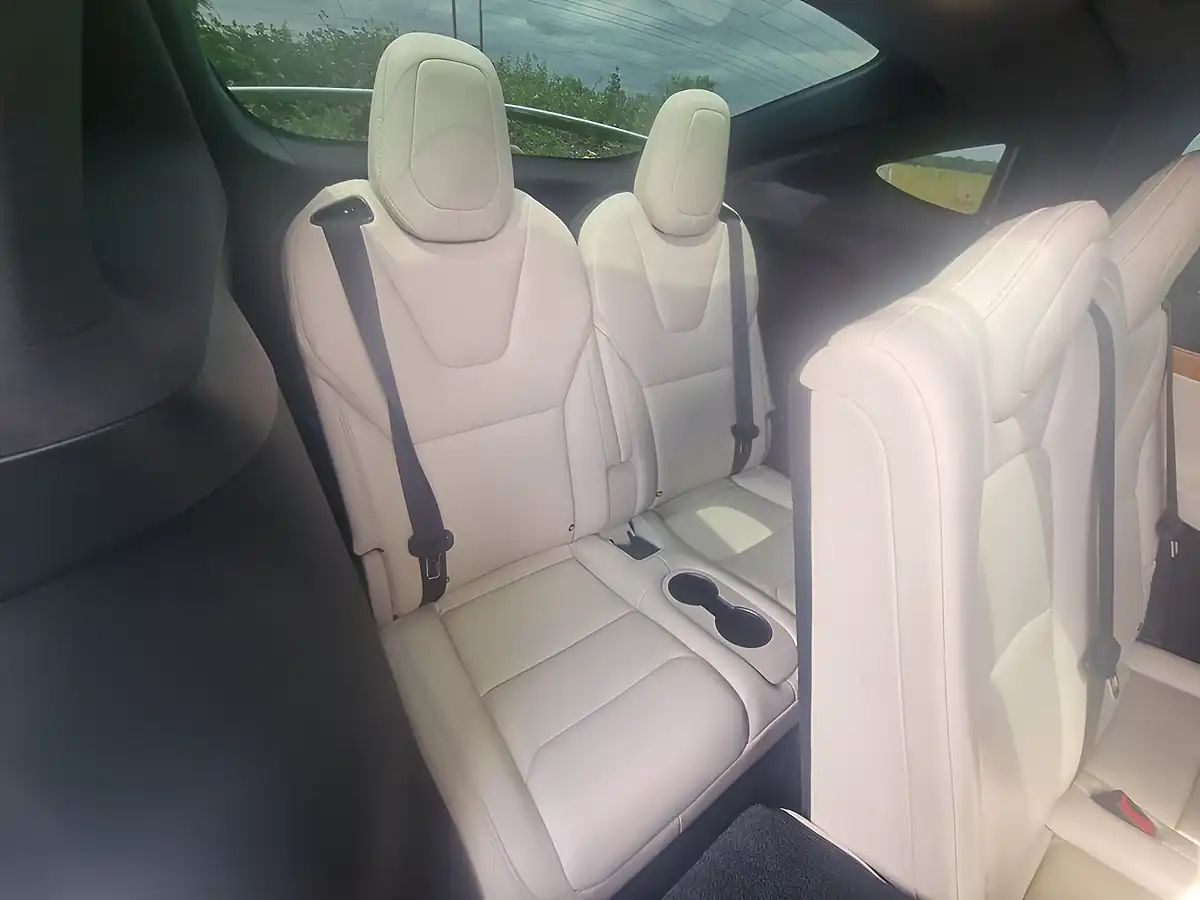 Used 2019 Tesla Model X Long Range White - Interior and Exterior details 12