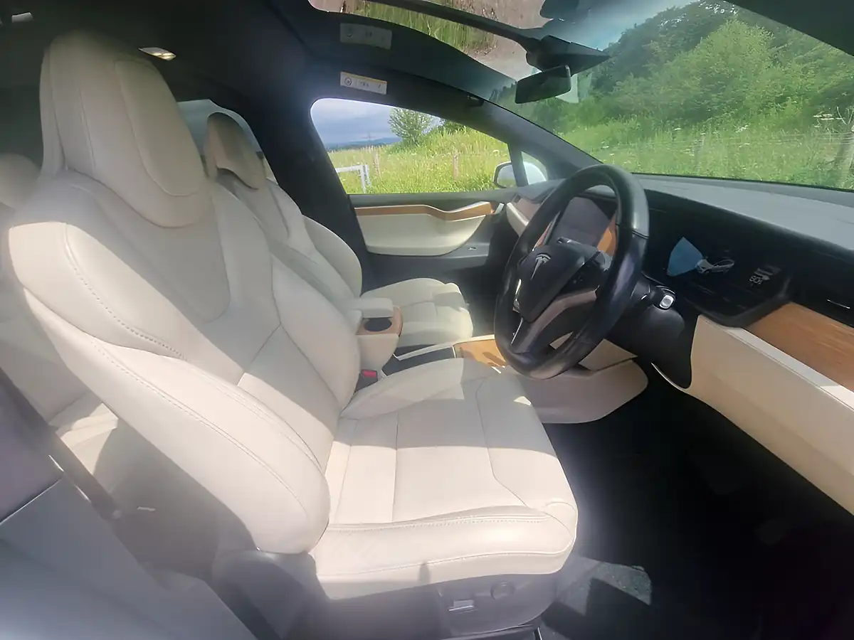 Used 2019 Tesla Model X Long Range White - Interior and Exterior details 14