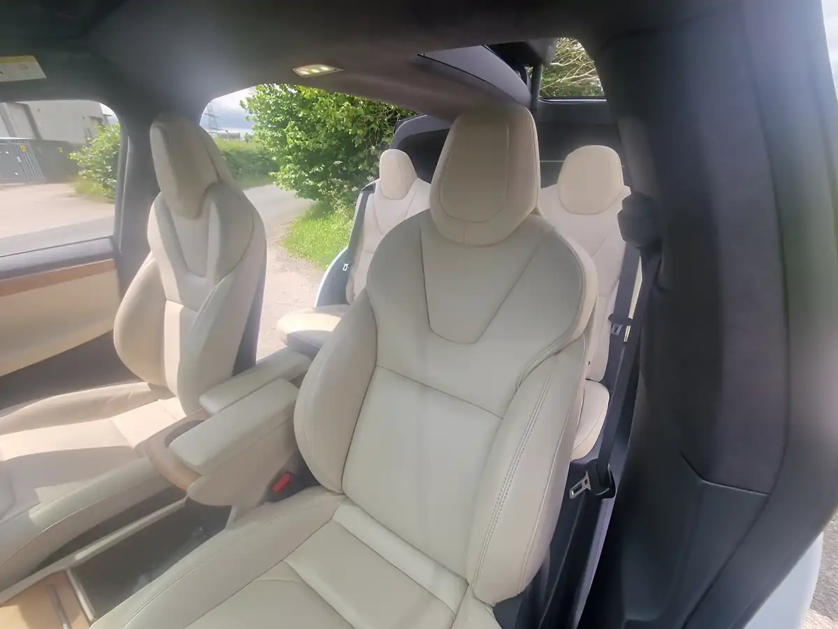 Used 2019 Tesla Model X Long Range White - Interior and Exterior details 15