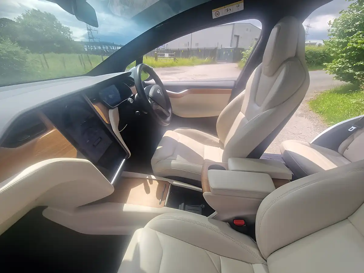 Used 2019 Tesla Model X Long Range White - Interior and Exterior details 16