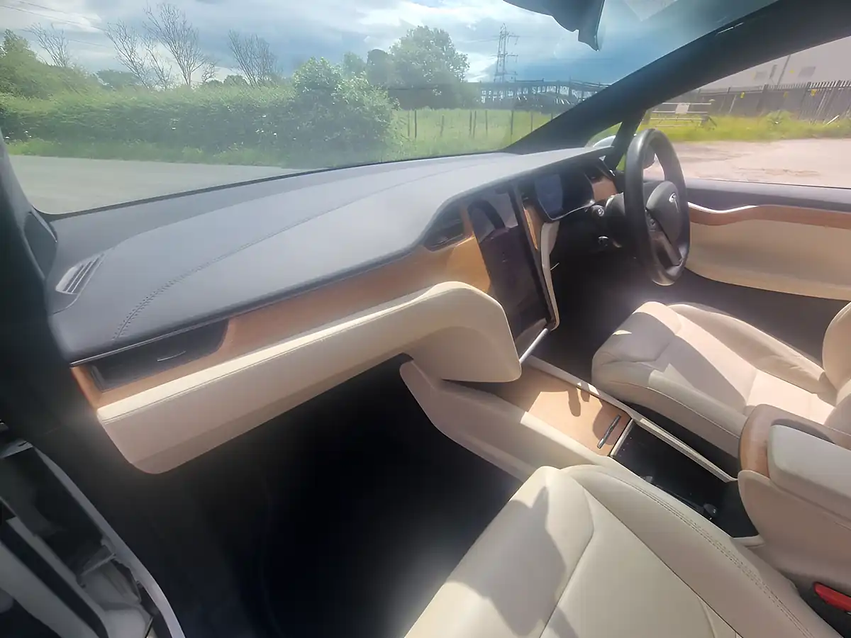 Used 2019 Tesla Model X Long Range White - Interior and Exterior details 17