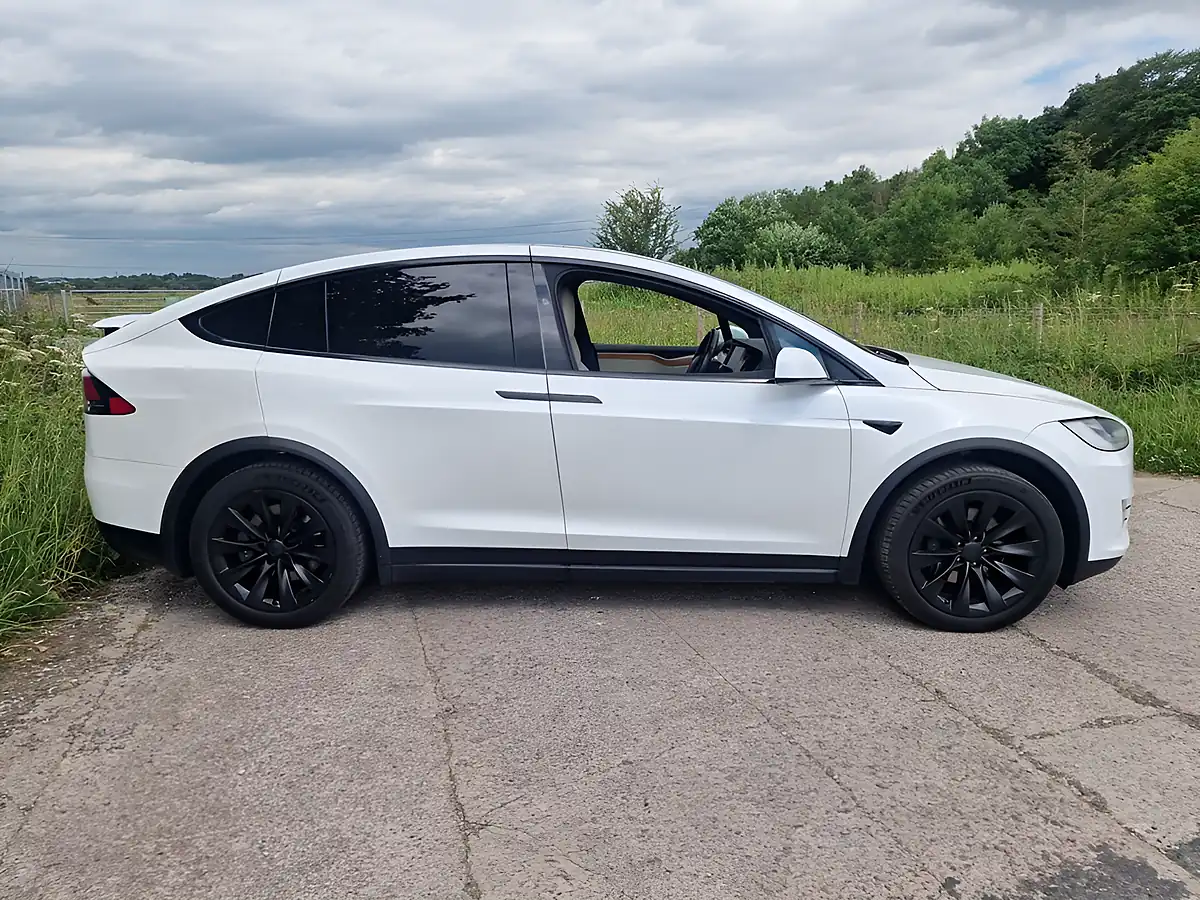 Used 2019 Tesla Model X Long Range White - Interior and Exterior details 7