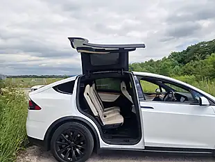Used 2019 Tesla Model X Long Range White - Interior and Exterior details 9
