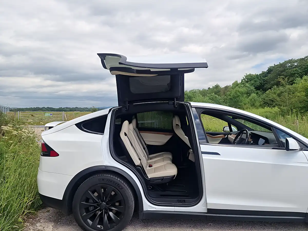 Used 2019 Tesla Model X Long Range White - Interior and Exterior details 9