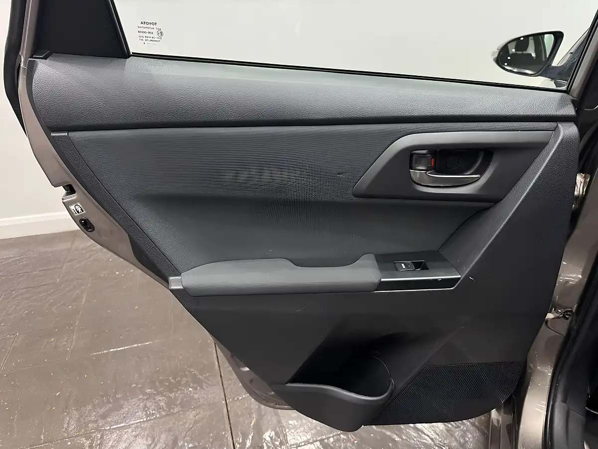 Used 2019 Toyota Auris Icon Tech Bronze - Interior and Exterior details 17